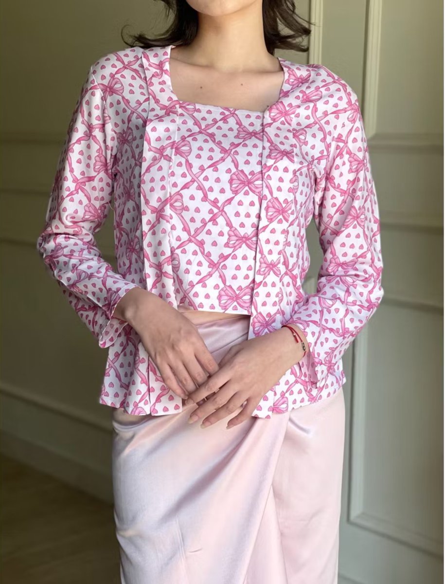 Capybarajawa's tweet photo. Kalo kebaya motifnya kayak gini mah cocok sih buat dipake daily, jadi kayak blouse aesthetic gitu 💐✨ https://t.co/YfnXKhKNG3