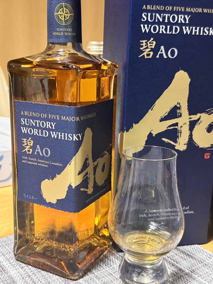 Reynard_F_C's tweet photo. 今日の2杯目
碧
🇯🇵 日本
山崎・白州

🏴 スコットランド
アードモア・グレンギリー

🇺🇸 アメリカ
ジムビーム　バーボン

🇮🇪 アイルランド　クーリー　アイリッシュ

🇨🇦 カナダ　アルバータ　カナディアン
の変態的ブレンド

先に炭酸入れてフロンティアをフロートさせる飲み方❤️

絵垢なので過去絵を… https://t.co/XyOCgBK2Uo