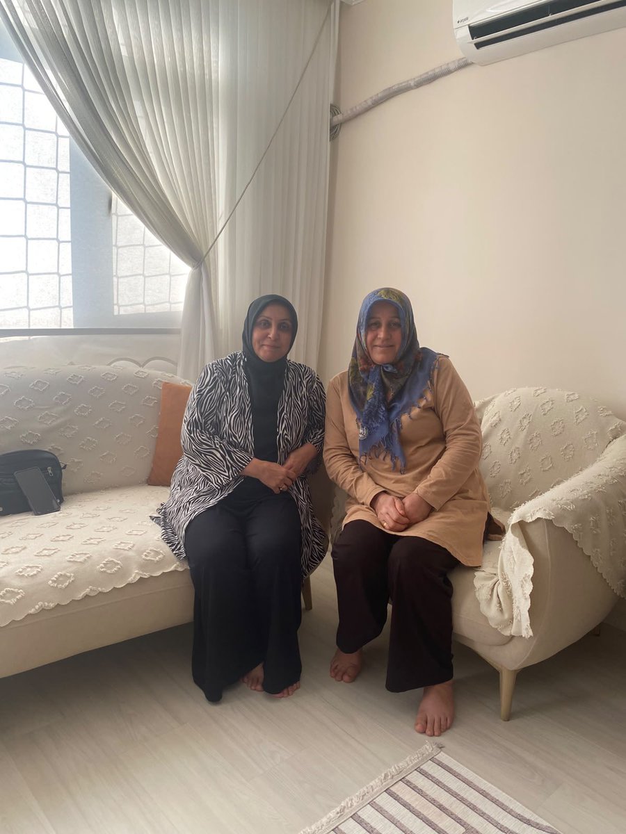 akkadincukurov1's tweet photo. 📍Belediye Evleri

İlçe Yönetim Kurulu Üyemiz Özlem Kılıçlı, kıymetli üyelerimizi ziyaret etti.

Samimi muhabbetimiz ile gönül bağlarımızı güçlendirdik.Partimize verdiği destek için kendilerine çok teşekkür ediyoruz.

#ÇukurovaKadınlaGüçlü https://t.co/cmBIXakhpm