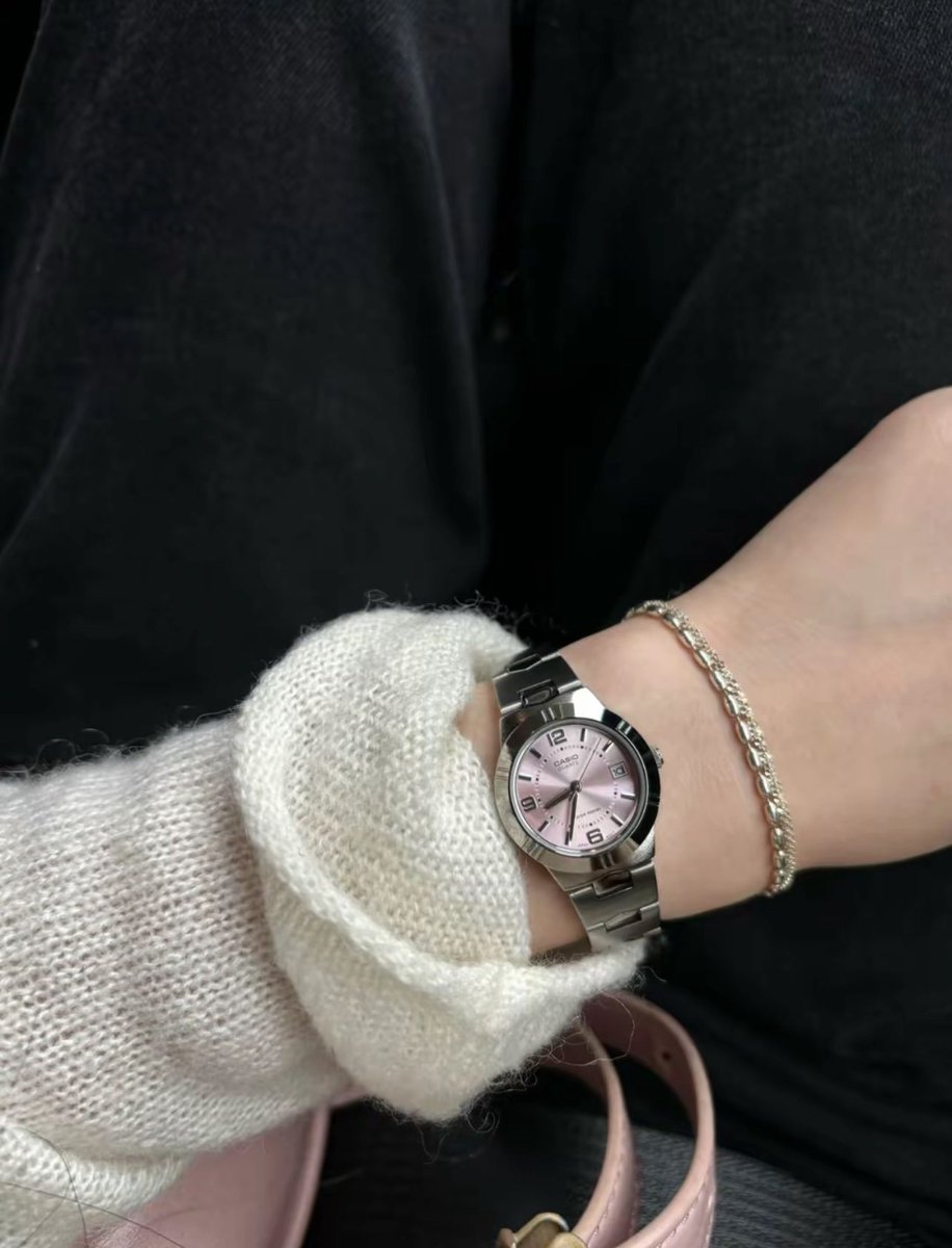 maniesbeli's tweet photo. CASIO PINK MODEL INI JUGA CAKEP BANGET! Tali imut gini cantik dipakai di tangan ramping 😍💕 https://t.co/Lhpeevae6f