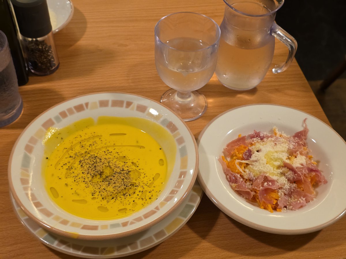 lucky_p2p's tweet photo. サイゼのかぼちゃスープもうすぐなくなっちゃう https://t.co/jotIykmU9I