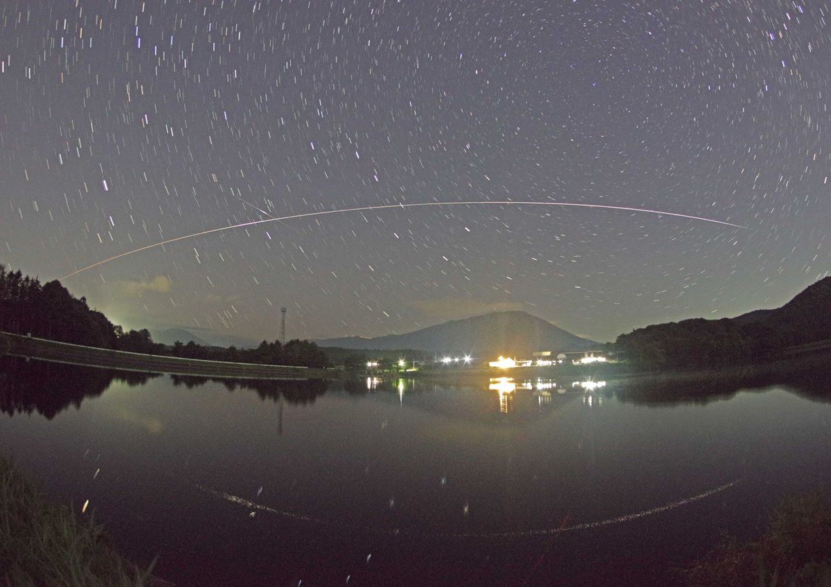 etplace's tweet photo. 岩手山とISS（国際宇宙ステーション）の光跡

西に見え始め、北斗七星を通過して、北北東の空で見え終わり

9月11日19:38～19:43、新鬼越池（岩手県滝沢市） https://t.co/CnhiyNZAfA