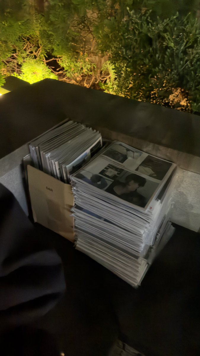 meiyou0108's tweet photo. FREE RIIZE ALBUMS PLS TAKE 😭

outside Amanti Hotel Hongdae

Amanti Hotel Seoul
Seoul Mapo-gu Seogyo-dong 447-1
https://t.co/O8Xyj8ciUX

(I cant put it at the station cos they are HEAVY AF) https://t.co/ppFCdZlM6O
