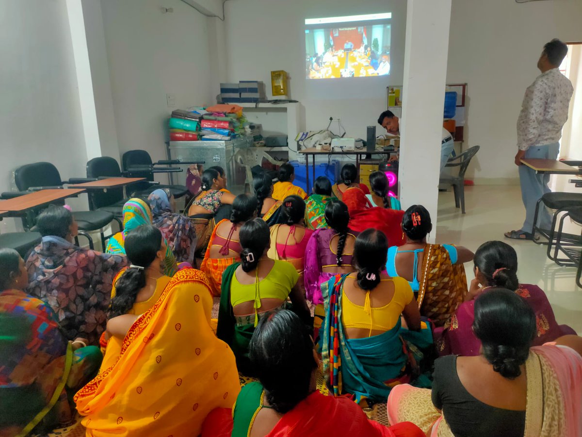 MoRD_GoI's tweet photo. “India’s 10 crore women in the SHG movement represent one of the largest platforms for women’s economic agency. Our focus now is to move from participation to leadership.”

 - Shri Rohit Kansal, Secretary, Department of Rural Development

🤝 Co-organised by DAY-NRLM & IWWAGE, the dialogue brought together 6.5+ lakh stakeholders to explore women’s agency, decision-making and leadership across livelihoods.

From women-led SHGs to PGs, PEs & FPOs, the dialogue showcased pathways to stronger governance, resource ownership and sustainable rural livelihoods.

#MoRD #DAYNRLM #WomenEmpowerment #RuralLivelihoods #SeventhGenderSamvaad

@ChouhanShivraj @OfficeofSSC @kamleshpassi67 @PemmasaniOnX @PIB_India @MIB_India @kansalrohit69 @AgriGoI @mygovindia @airnewsalerts @PMOIndia @Narendramodi @DDNational