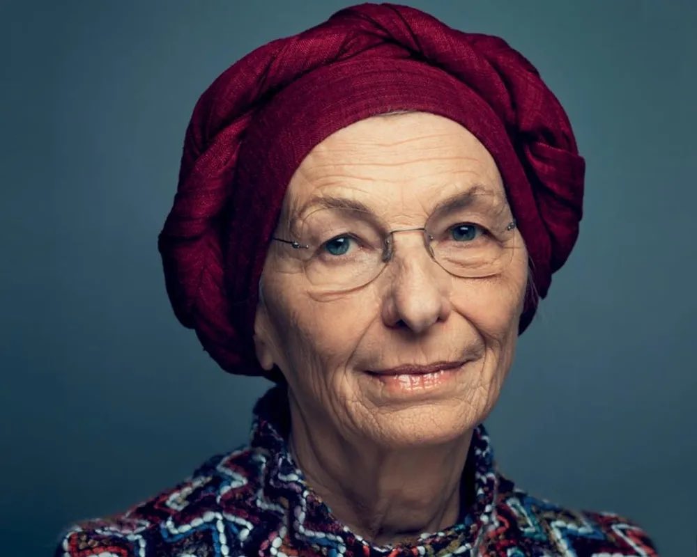 UKRinIT's tweet photo. L’Ambasciata d’Ucraina in Italia esprime profondo cordoglio per la scomparsa di Emma Bonino, grande protagonista della vita politica italiana ed europea e sincera amica dell’Ucraina.

Nel corso della sua lunga attività politica, Emma Bonino ha fatto della difesa della libertà, dei diritti umani e dell’Europa una scelta coerente e coraggiosa.
Dal 2014 e, con ancora maggiore forza, dopo l’inizio dell’invasione russa su vasta scala, è stata accanto all’Ucraina nei momenti più difficili, difendendo con chiarezza il diritto degli ucraini a resistere all’aggressione e chiedendo all’Italia e all’Europa una solidarietà fatta non soltanto di parole, ma di azioni concrete.

Resteranno particolarmente significative le sue parole: “Gli ucraini devono difendersi, e farlo anche con il nostro aiuto”. Nel 2024 ribadiva che “la libertà e l’indipendenza dell’Ucraina […] non possono essere merce di scambio”.

L’Ucraina ricorderà Emma Bonino con gratitudine: una voce libera, profondamente europea, che non ha mai esitato a chiamare l’aggressione con il suo nome e a stare dalla parte di chi difende la propria libertà.
Le nostre più sentite condoglianze ai suoi familiari, ai suoi cari, ai colleghi e a tutti coloro che ne hanno condiviso le battaglie e gli ideali.

Grazie, Emma. L’Ucraina non dimenticherà la Sua voce e il Suo sostegno.