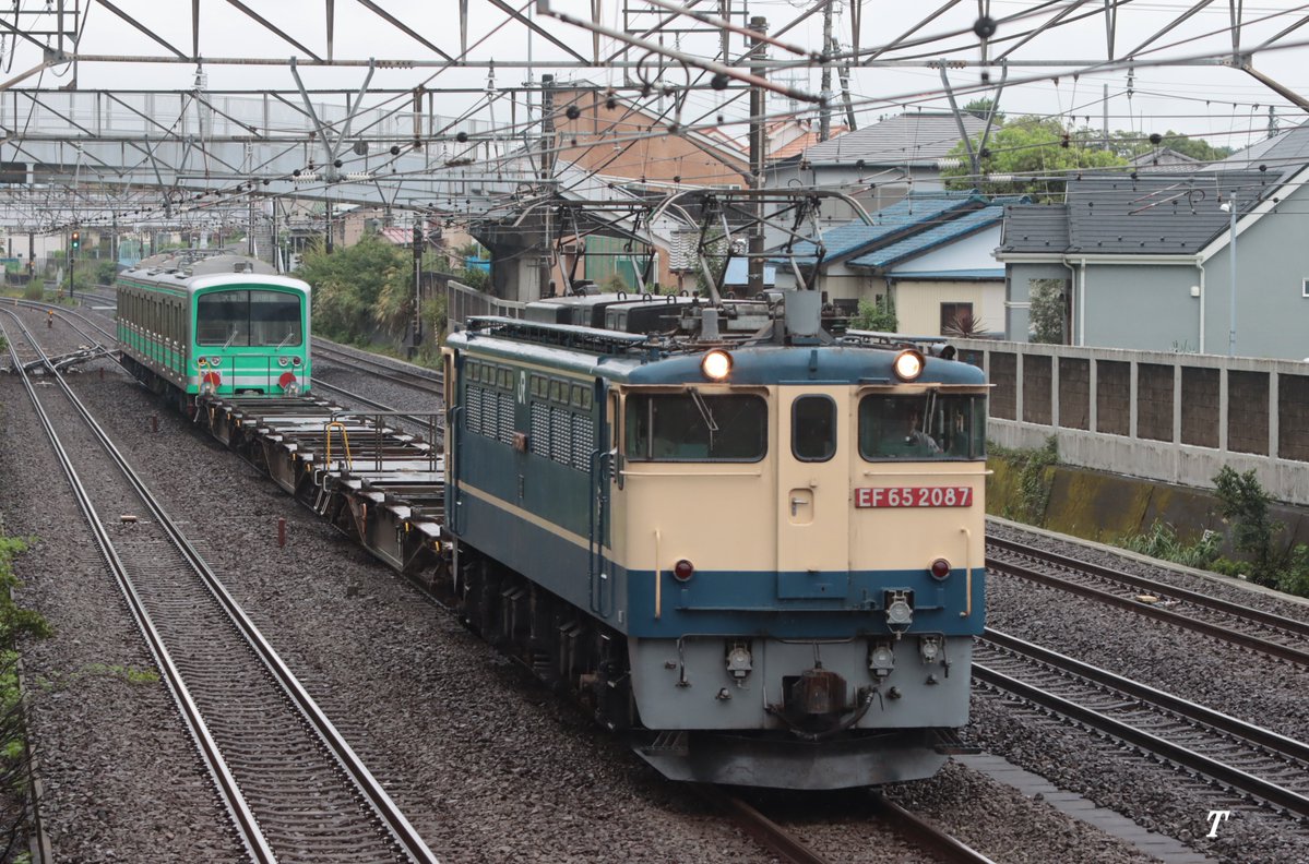 tetsuzou81's tweet photo. 2026.9.11
甲9867ㇾ EF652087＋コキ＋伊豆箱根鉄道5000形
#甲種輸送 #EF65 https://t.co/p33E9KOaY6