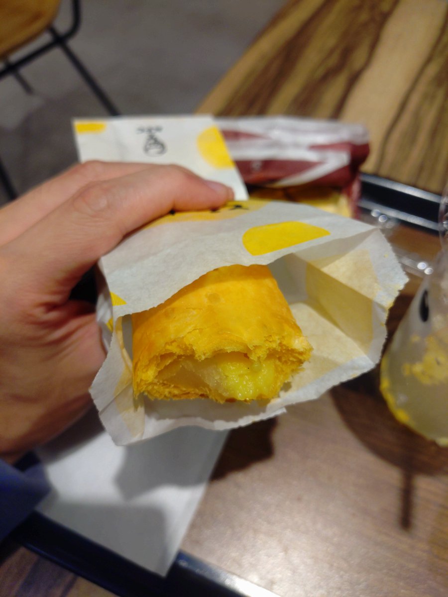 0x1E61's tweet photo. ケンタの月見
三段に惹かれて帰りに寄った。三段やぞ。
卵半熟なのは毎年のことながらけっこう頑張ってるよなーと思う。美味い。
そしてタルタル、これがけっこう美味い。タルタル苦手民だけどあんまりタルタルしてない。ほぼ卵で好き
月見パイはマジ美味い。でもお餅感がもう少し欲しかった。 https://t.co/Iky0HJZ8u2