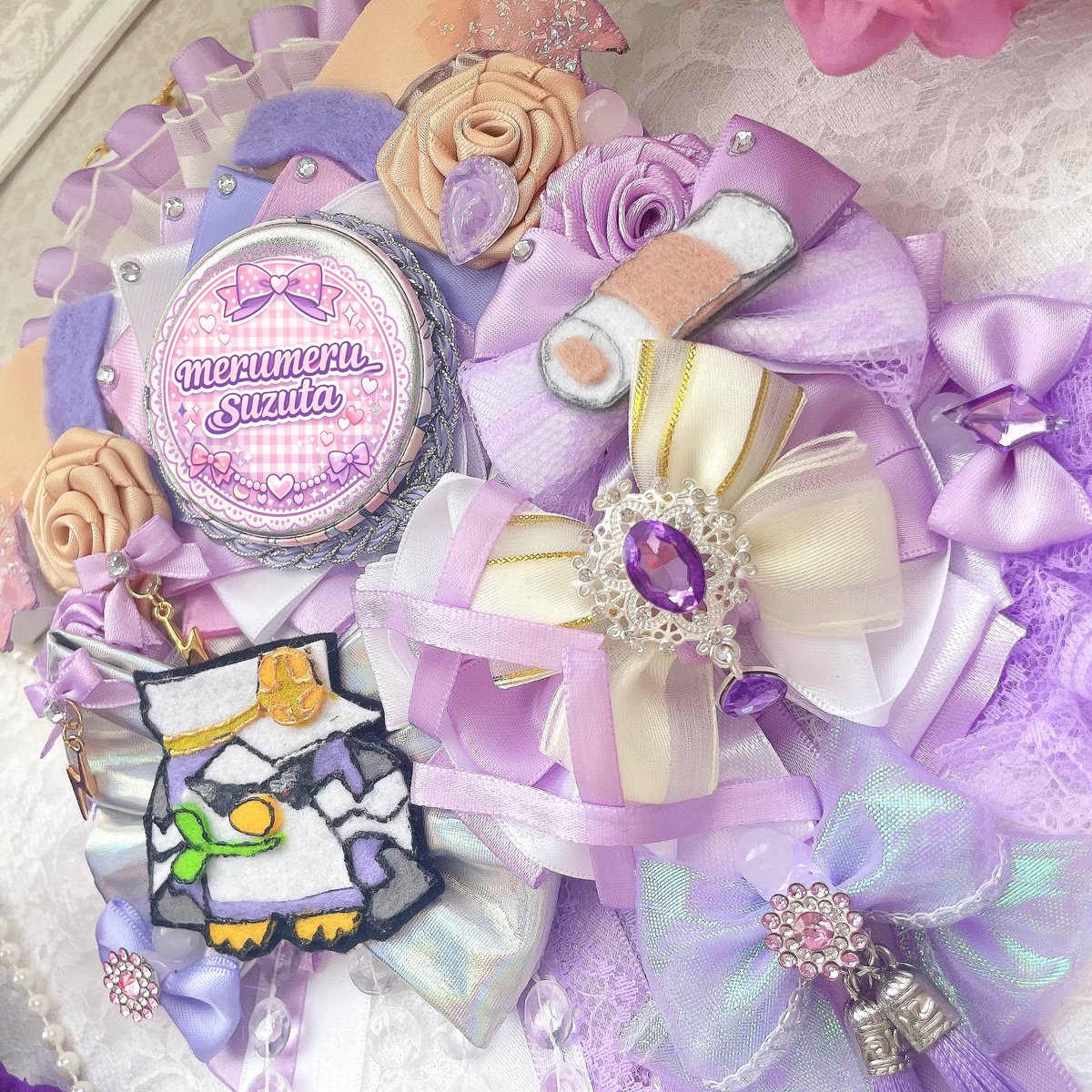 merumeru_suzuta's tweet photo. ｡❅┈┈┈┈┈┈┈┈┈┈┈┈❅｡

hololive｜ 轟はじめさん

淡いラベンダーと白を中心に、
衣装モチーフを取り入れて
ふんわり華やかに仕上げました💜♡

ご依頼ありがとうございました*.🌷.

｡❅┈┈┈┈┈┈┈┈┈┈┈┈❅｡

#メルメルすずた #痛ロゼット #轟はじめ #ReGLOSS #推し活 💜🤍🩷 https://t.co/y1AnEkWTos