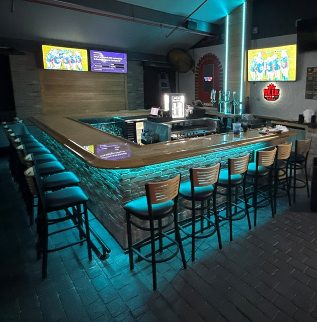 HardwoodsUSA's tweet photo. Checkout "Backstreets Sports Bar" in Cape Coral Florida, featuring our BR550 Bar rail moldings.  Great job By Shelly and her team. https://t.co/COOpqeBzH8