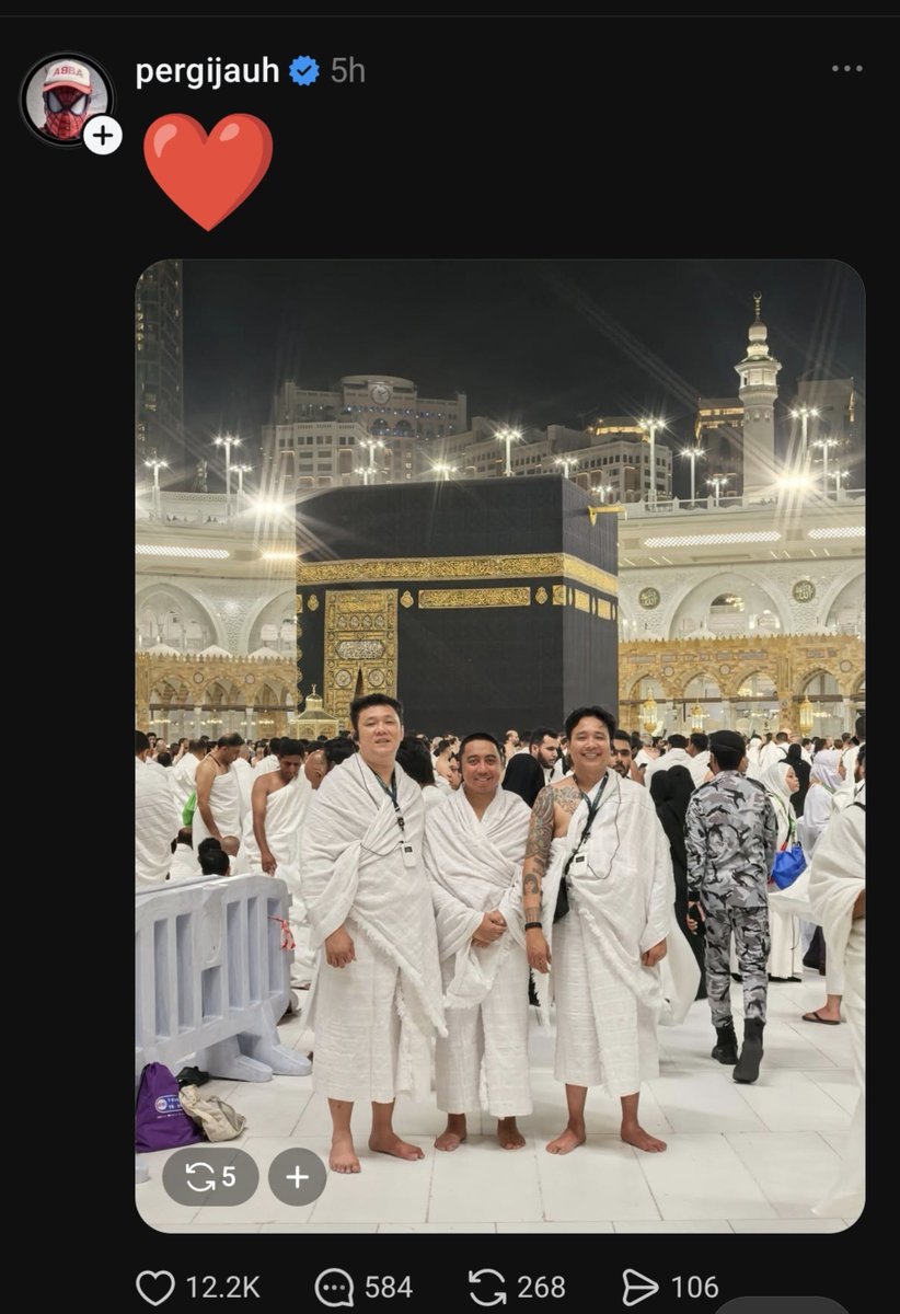 MiskinTV_'s tweet photo. Bang Gofar Hilman baru saja mengunggah fotonya di depan Ka'bah bersama 2 sahabatnya Rico Lubis dan Wancoy.

Bener2 Friendship Goal.
Sebuah persahabatan sejati. https://t.co/o3bTCI1KXN