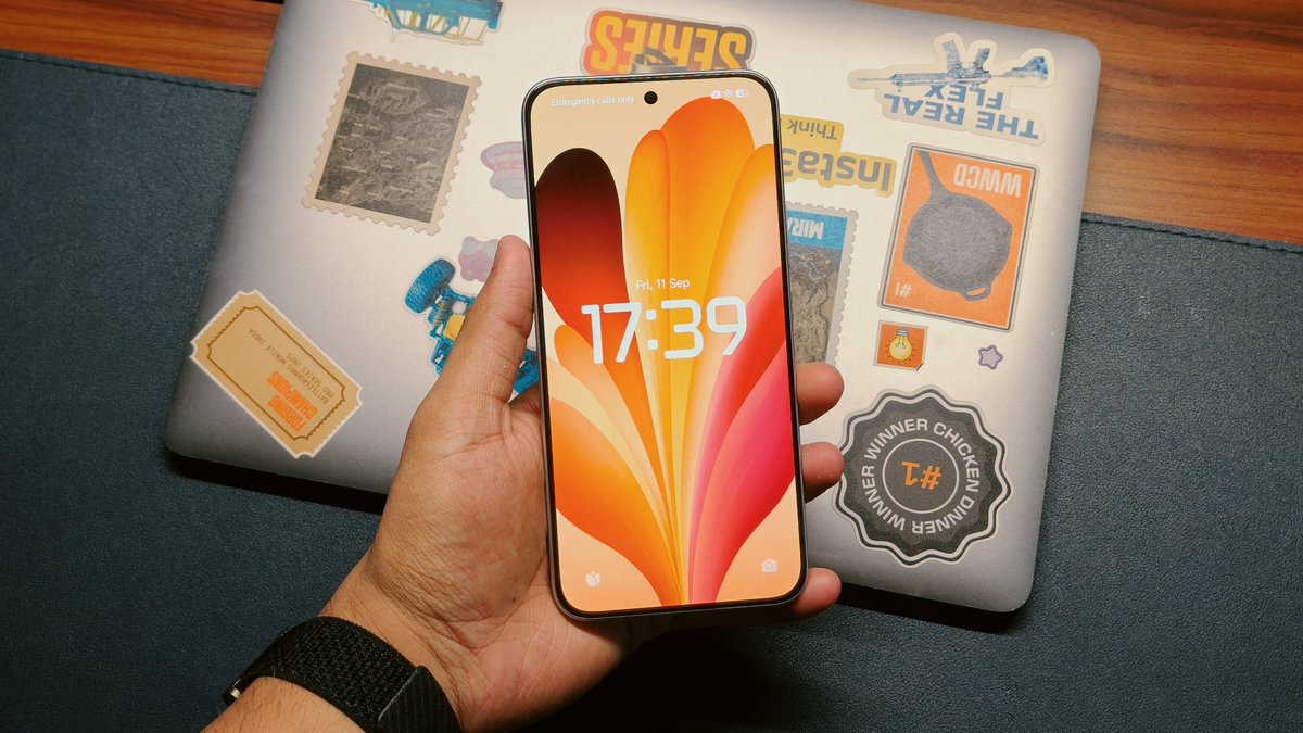 fossbytes14's tweet photo. 👀 FIRST LOOK: Redmi Note 17 Pro

We just got our hands on Redmi’s upcoming mid-ranger in the new Purple Vibe color.

Full review, camera tests, and battery results coming soon on Fossbytes.

Hot or not? 🔥 https://t.co/Kf5m3jaQQC