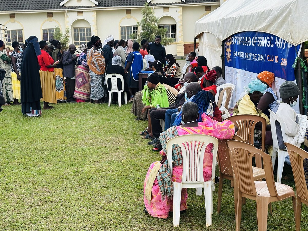 Ssali2Joshua's tweet photo. Today, I am privileged to join the Rotary Club of Ssingo-Mityana, together with Mutesa II Health Centre, Ssingo-Mityana, and Mengo Hospital for a medical camp here in Mityana, serving over 500 people from the community.

#RotaryEyamba #RotaryKonyo #D9213 #RCSsingoMityana https://t.co/PXkFyLTTjH
