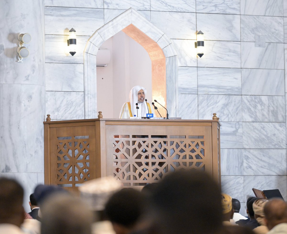 MWLOrg's tweet photo. يَحدُث الآن:
معالي الشّيخ د. مُحمّد بن عبدالكَريم العيسى @MhmdAlissa ، الأمينُ العام لرابطة العَالم الإسلاميّ رئيسُ هيئةِ عُلماء المسلمين، يخطُبُ على منبر الجَامع الكبير في العاصمة الصُّوماليّة "مقديشو". https://t.co/d05frQgZn3