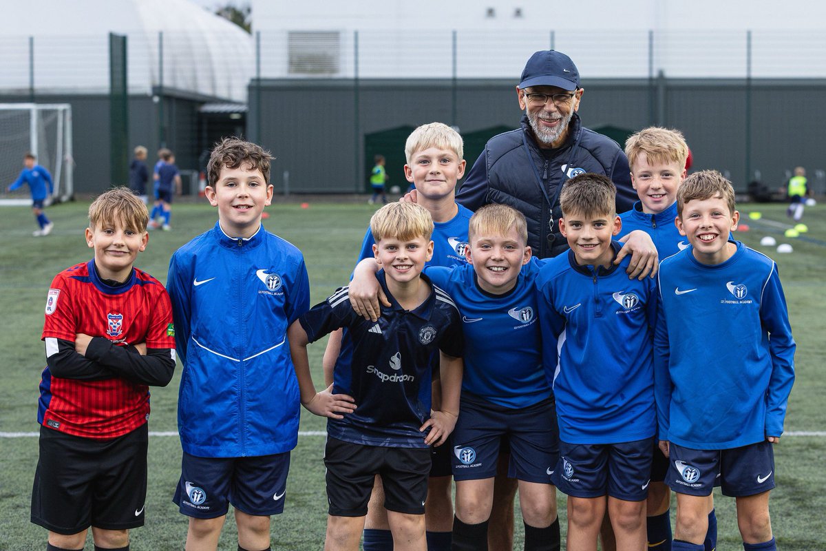i2iFootballAcad's tweet photo. 𝗕𝗔𝗖𝗞 𝗜𝗡 𝗔𝗖𝗧𝗜𝗢𝗡 🤩

Great to be back on the pitch this week for the start of the 2026/27 season ⚽️

Check out our images from last night’s session at Haxby Road here: https://t.co/gLESn7WCUQ 

#OneBigFamily 💙 https://t.co/jB3Rv1i3BM