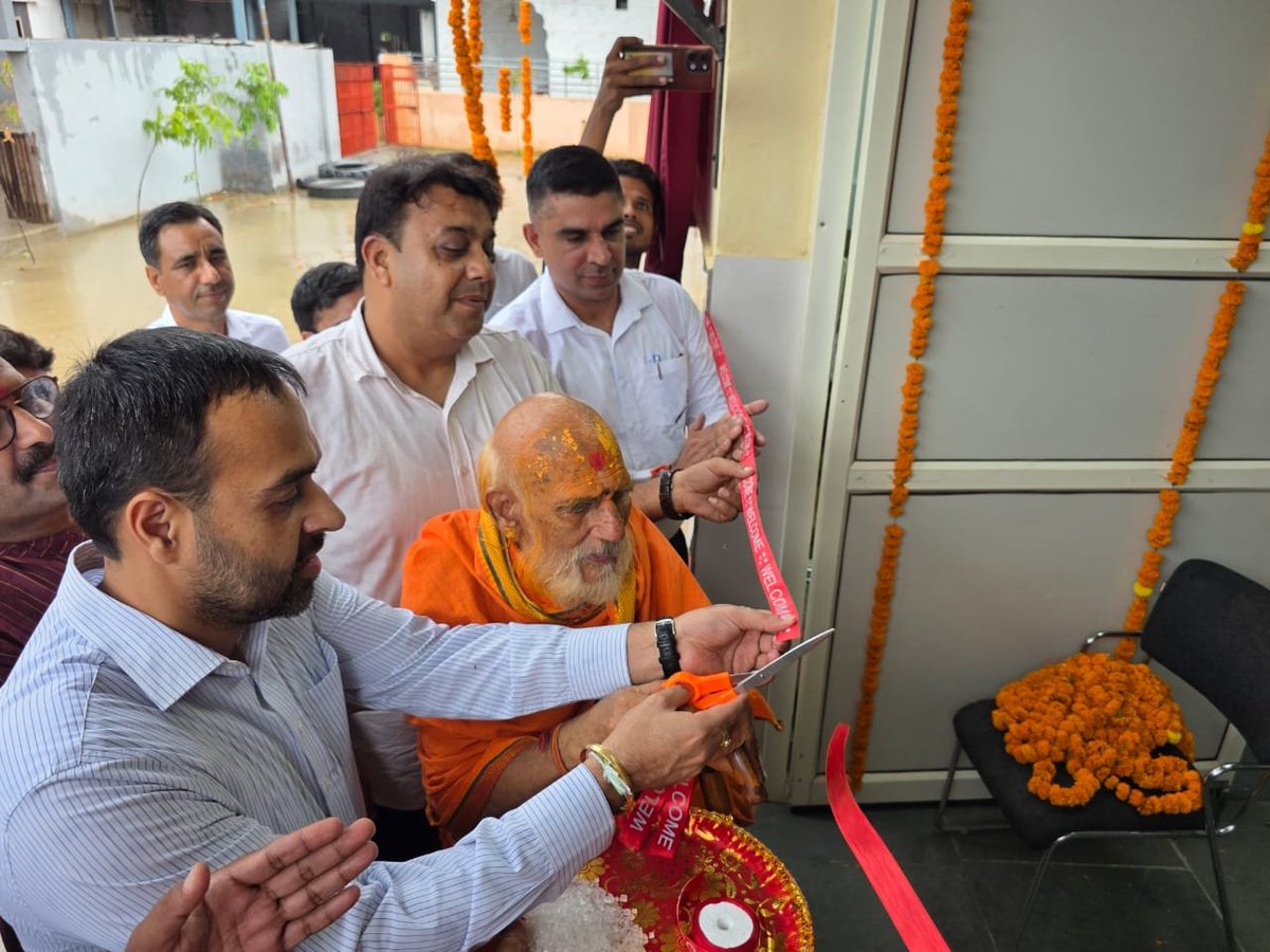 Districtnuh's tweet photo. संगेल में जिले के पहले आधुनिक ‘पशु ऑपरेशन थियेटर’ का शुभारंभ उपायुक्त अखिल पिलानी ने किया।
लगभग 3.11 लाख पशुधन वाले नूंह जिले में यह सुविधा दुर्घटनाग्रस्त पशुओं, जटिल प्रसव एवं गंभीर बीमारियों के बेहतर उपचार में महत्वपूर्ण साबित होगी।

#Nuh #AnimalWelfare #Pashupalak https://t.co/XlC7NKBxVm