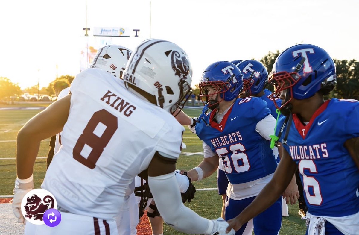 EllisKingATX's tweet photo. Game day vs Dripping Springs!  
Ready to dominate with my brothers!💪🏾🏈
#connectedathletics
#BREAL
#co2028 
@RoundRockFB 
@CoacPughFB 
@cmoorefrog 
@AWilliamsUSA 
@SacrificeINC 
@sixstarfootball 
@connectedathUSA 
@dctf https://t.co/dTWL4Nc8JD