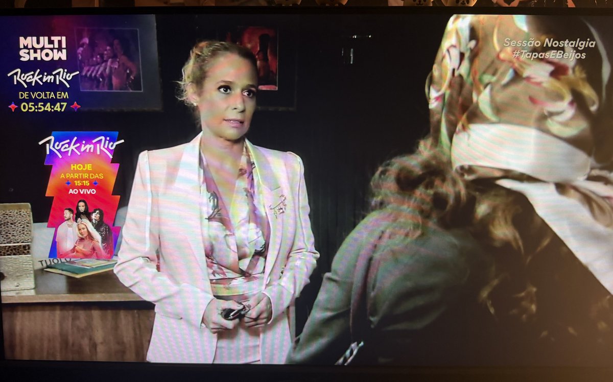 Queen1e_D's tweet photo. To test the stream works I’m watching brazilian tv rn and I have no idea what’s being said but it’s so entertaining https://t.co/H5oAc8JHGI