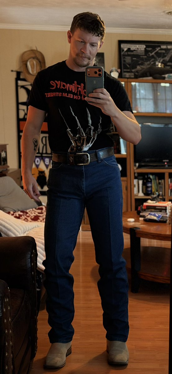 wtxcowboy's tweet photo. Got a new horror themed shirt. Looks nice huh? https://t.co/slnSpEaFvn