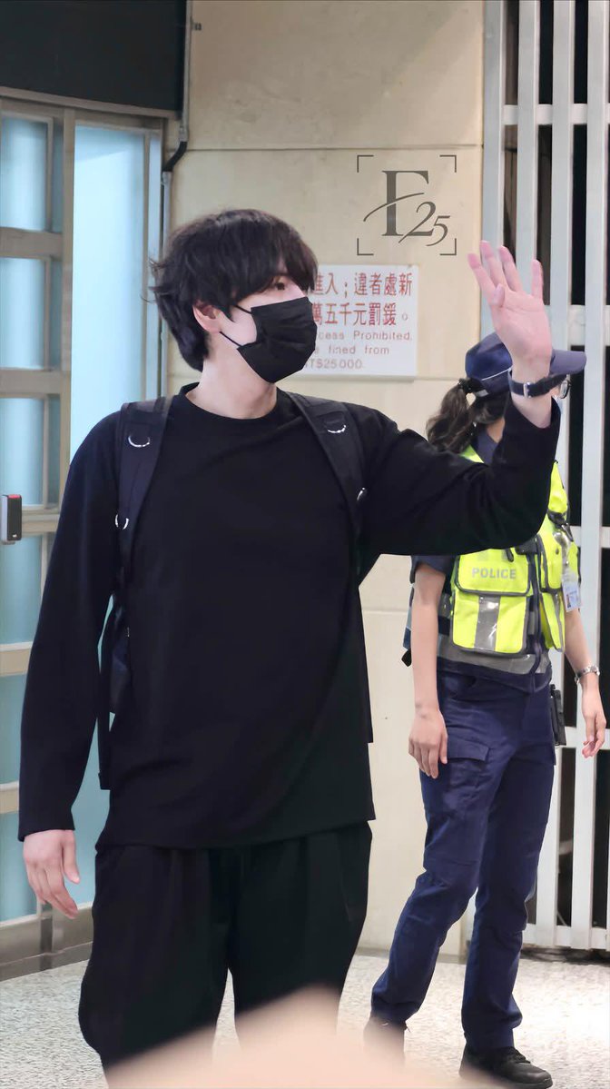 gyuramkyu03's tweet photo. Kyuhyun for Penghu Music Festival Taiwan - arrived

#규현 #kyuhyun https://t.co/nVK8jU6Gpy