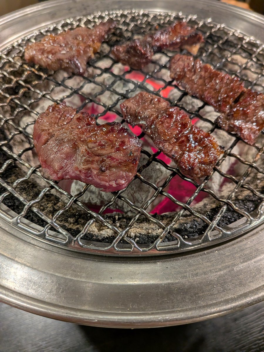 Naricchi1's tweet photo. ライブ終わりで焼肉🥩
＃焼肉　＃北海道　＃札幌 https://t.co/uFpTbtb1Bx