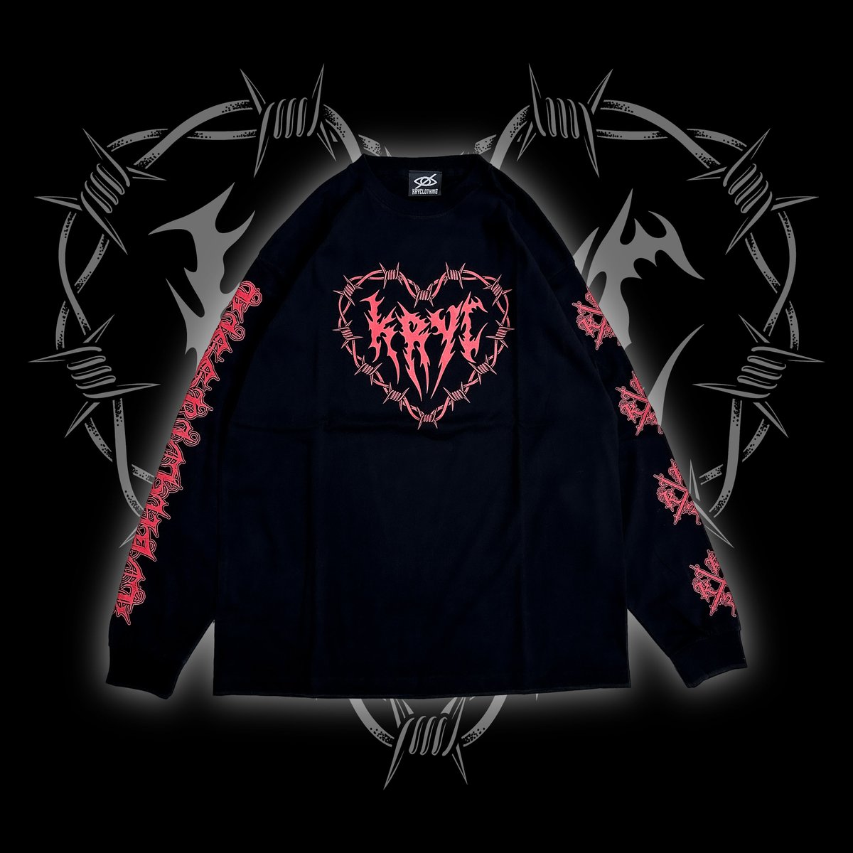 KRY_official_'s tweet photo. 明日9/12 21:00-

その心に、棘を。
HOLLOW HEART「虚心」
LONG SLEEVE TEE

有刺鉄線のハートを纏ったKRYロゴ。
左右で異なる袖プリント。
「虚心」が4カラーで復刻。

black×white / black×purple
black×red / black×black

NO GODS. NO RULES. ONLY KRY.

¥6800+tax https://t.co/gC2pnLeBgM