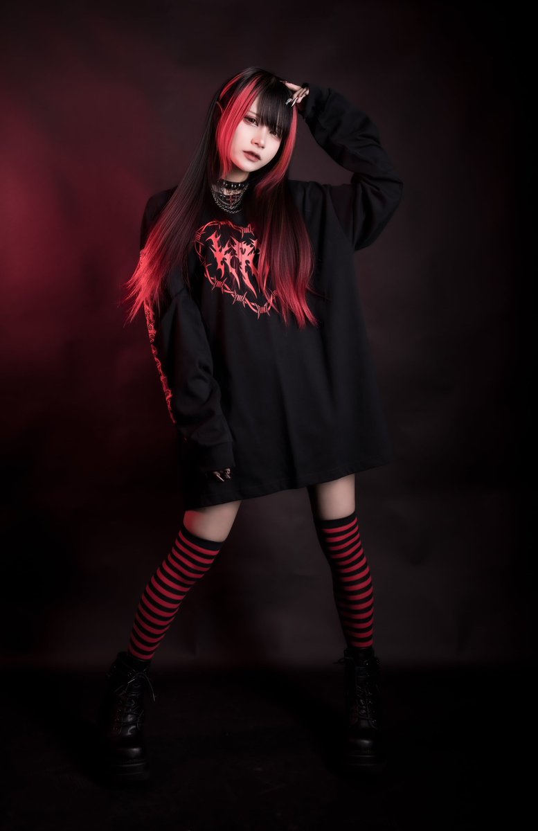 KRY_official_'s tweet photo. 明日9/12 21:00-

その心に、棘を。
HOLLOW HEART「虚心」
LONG SLEEVE TEE

有刺鉄線のハートを纏ったKRYロゴ。
左右で異なる袖プリント。
「虚心」が4カラーで復刻。

black×white / black×purple
black×red / black×black

NO GODS. NO RULES. ONLY KRY.

¥6800+tax https://t.co/gC2pnLeBgM