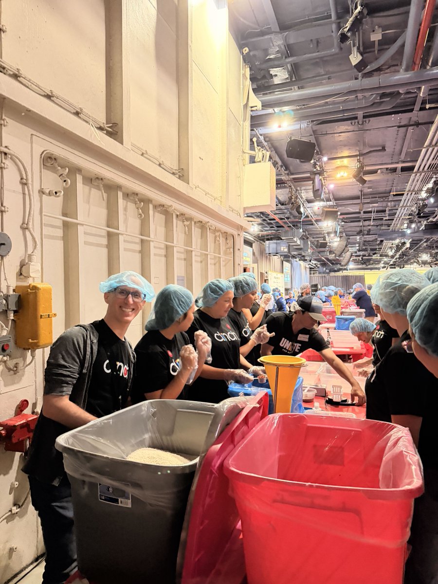 Clinch_USA's tweet photo. In remembrance of 9/11, Team Clinch is proud to once again join the 9/11 Day of Service aboard the Intrepid in NYC, packing meals for those facing hunger. A meaningful tradition that brings us together through service, remembrance, &amp; community. 💙 🇺🇸
#ClinchGivesBack #neverforget https://t.co/vOcjusNEDq