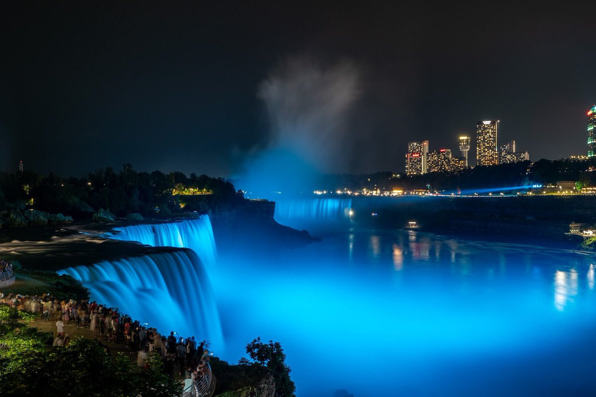 NiagaraFallsUSA's tweet photo. This evening, #NiagaraFalls will be illuminated blue in remembrance of 9/11. 🇺🇸  #neverforget 

📸: Instagrammer jarvinphotography https://t.co/iiTKRVvPSl