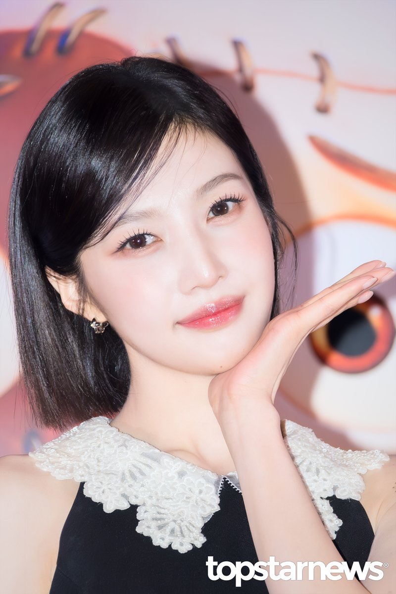 TSN_PHOTO's tweet photo. [HD포토] 레드벨벳 조이, ‘Like A Flower’ (스티치 헤드 언론 시사회) #조이 #JOY #박수영 #레드벨벳 #RedVelvet #스티치헤드 #언론시사회 #프리뷰 https://t.co/r9nHZAxuo1 <- Original Photo https://t.co/PSoO3gLNKX