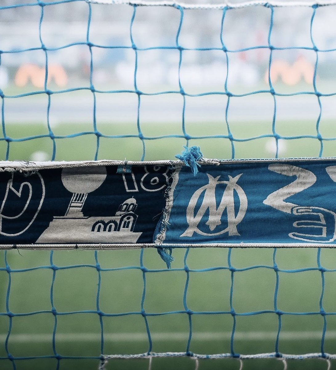 ActuOlympien_'s tweet photo. Sidney Govou : 

“Les seuls endroits où je n’ai pas ressenti de racisme, ce sont Marseille et Paris.”

[@LeProgresOL] #TeamOM https://t.co/Zd9mrreOZ8