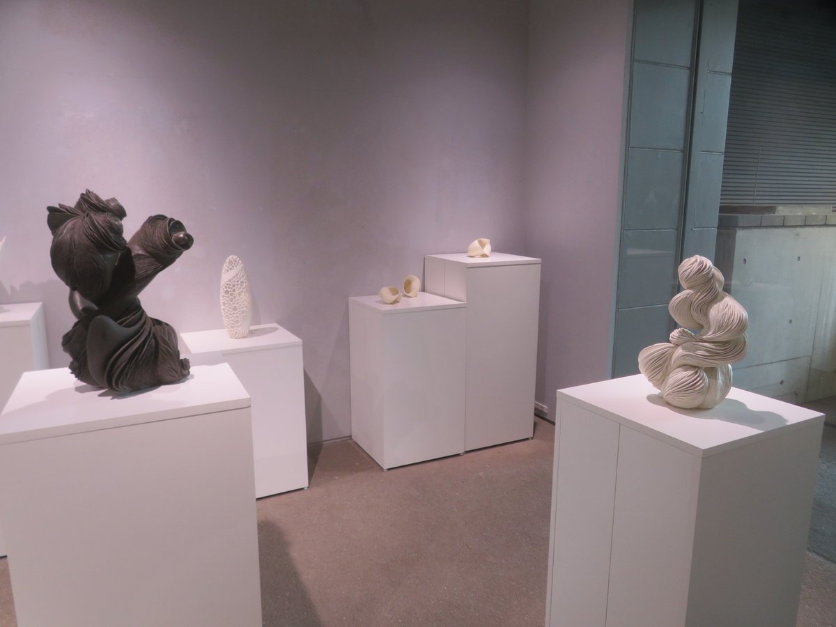 kobukitakafumi's tweet photo. 桃青京都ギャラリー　「オブジェ展 『深化するカタチ－Contemporary Japanese Objects－』モノクローム編」　作家：生嶋 花、加藤 好康、田中 知美、津田 悠、水町 文美、矢次 美穂　9/3(木)～9/12(土)　11:00～18:00、最終日～16:00　日月休　無料　陶芸　https://t.co/m0nUF8gSaC https://t.co/ZvTbjvAhzd