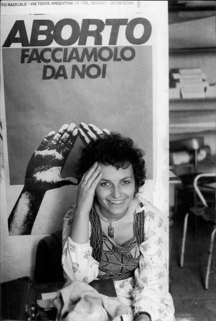 AAntifahier's tweet photo. Ogni volta che una donna decide del proprio corpo, sul divorzio, quando parliamo di pena di morte, di mutilazioni genitali, di diritti lgbt, un pensiero deve andare a questa grande donna che ha lottato per trasformare i tabù in diritti civili. Grazie Emma ! https://t.co/lEQa5Oj3j1