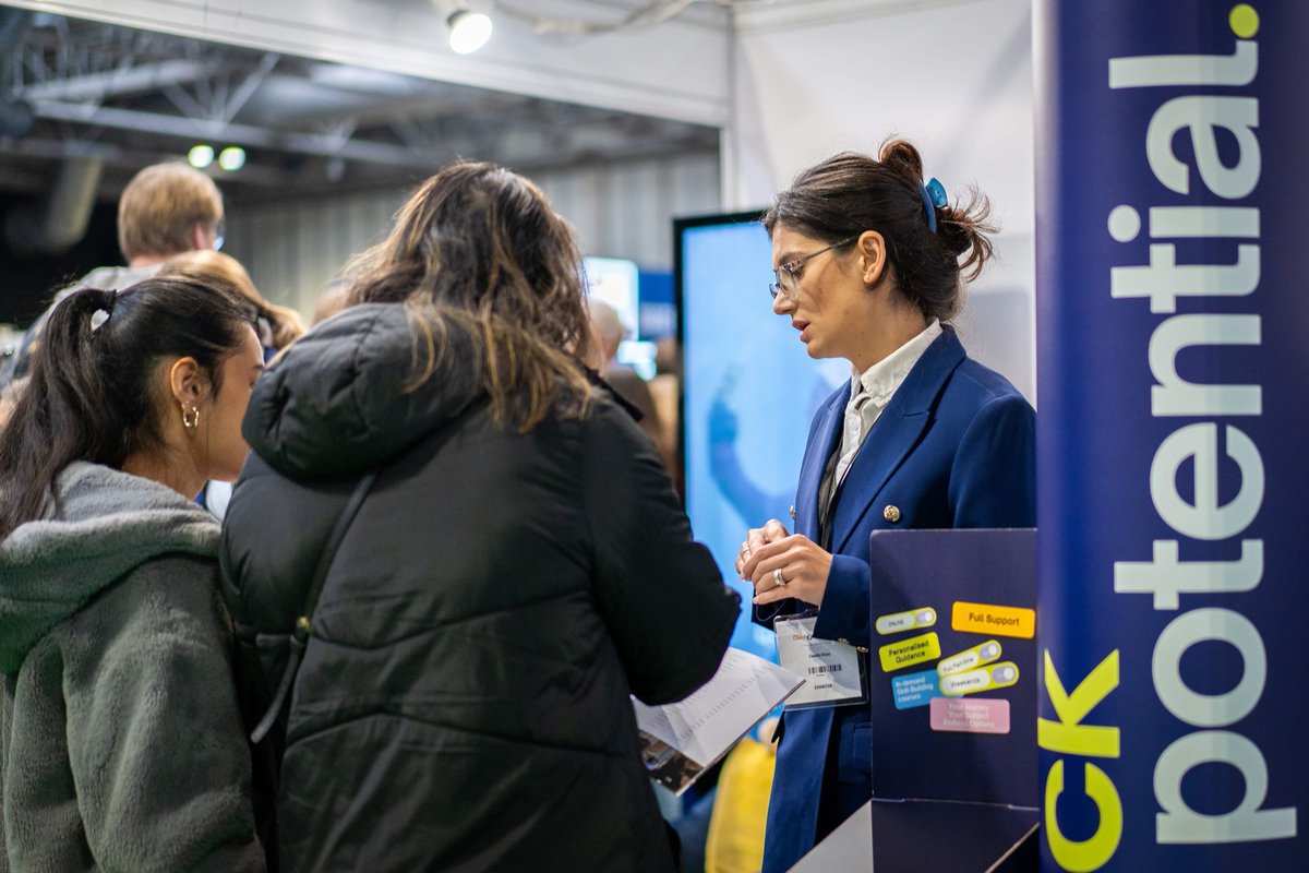 whatcareerlive's tweet photo. 🎓 Help your teen explore what comes next at What University? &amp; What Career? Live! Taking place on 13 &amp; 14 Nov at Olympia, London, t’s a great opportunity for parents and teens to explore all the school leaver options available. 

🎟️ Tickets are free! https://t.co/W5Tgac28ob https://t.co/q7RkdKyeeE