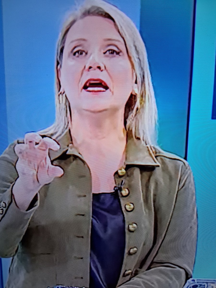 Vega4Julio's tweet photo. En realidad esta vieja tiene una fijación con D Trump , todos los días lo critica , no hay más noticias @Mega https://t.co/UVHsvbzfdE