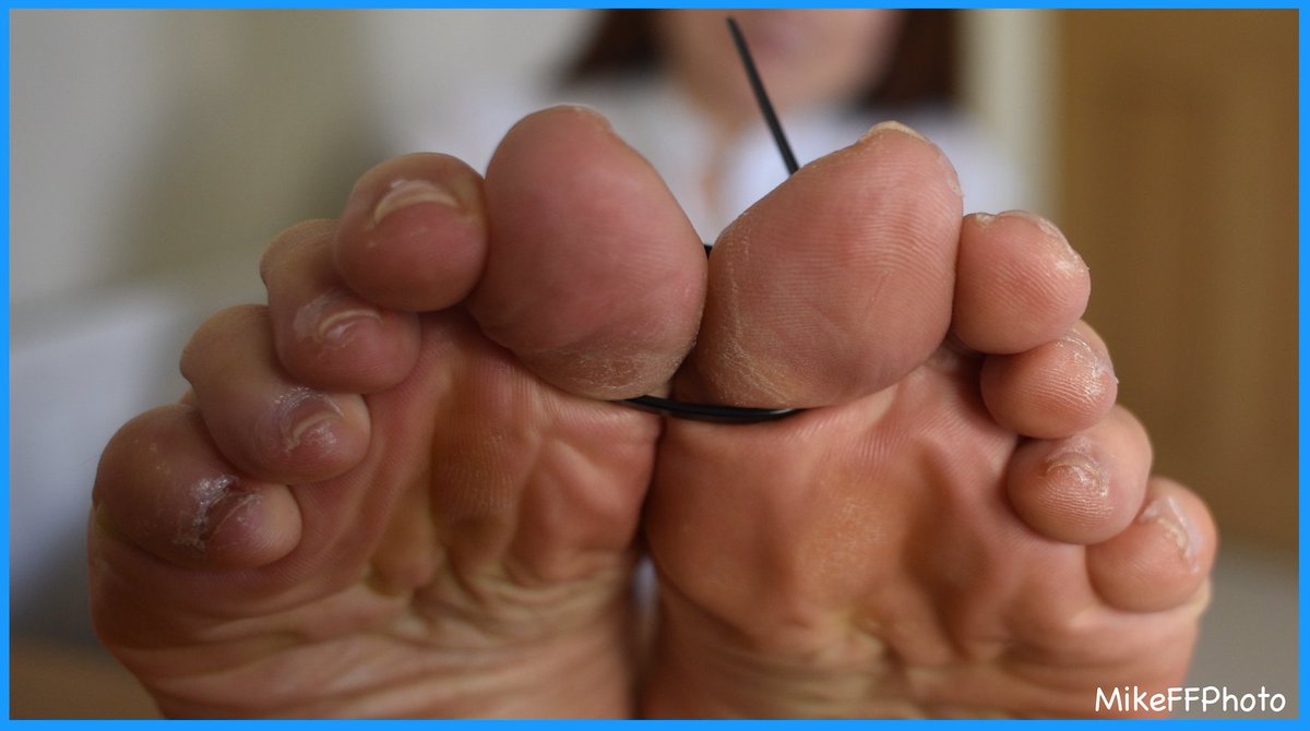 MikeFFPhoto's tweet photo. #BIGTOES tied UP.... those sexy feet aint going nowhere....
#BARESOLES #MEATYSOLES #MATUREMODEL #footfetish
model: Arizona https://t.co/Sf2LXX4A1G