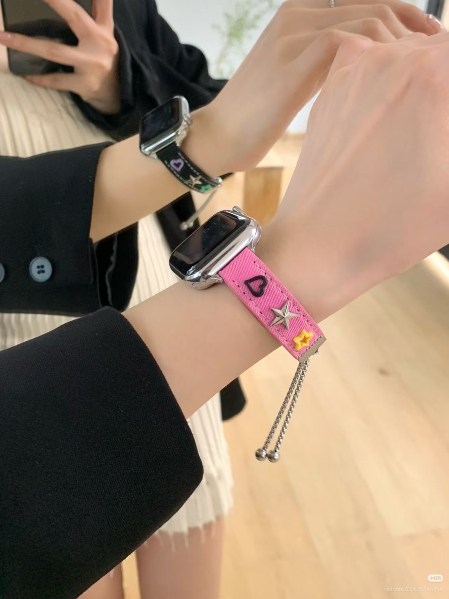 cuteusefulstuff's tweet photo. OMG Strap smartwatch denim ini cakep bangett. Cantik, lucu, aesthetic parah di pergelangan tangan. Aaak nggak nyesel  nemu strap ini 😍 worth buying! https://t.co/n9sF0aJFje