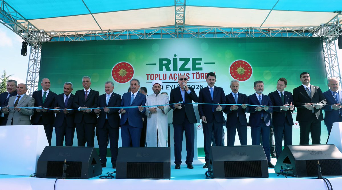 Akparti's tweet photo. “Biz sadece 86 milyona değil, gelecek nesillere karşı da sorumluyuz. Onun için muhalefetin ne dediğiyle, ne yaptığıyla ilgilenmiyoruz.”

Cumhurbaşkanımız Sayın Recep Tayyip Erdoğan, Rize’de Yapımı Tamamlanan Yatırımların Toplu Açılış Töreni'ne katıldı. https://t.co/ioWuOVWzZj