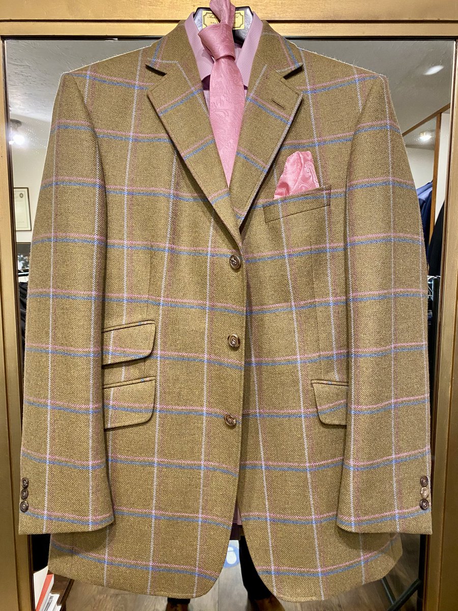 AndrewJMusson's tweet photo. A vibrant ready to wear combo leaving the shop later on today!
A bold multi coloured windowpane check tweed sports jacket, pink dogtooth cotton shirt and pink paisley silk tie & matching pocket square.
#menswear #mensfashion #tweed #style #tailoring https://t.co/ZBuhj9EKaC