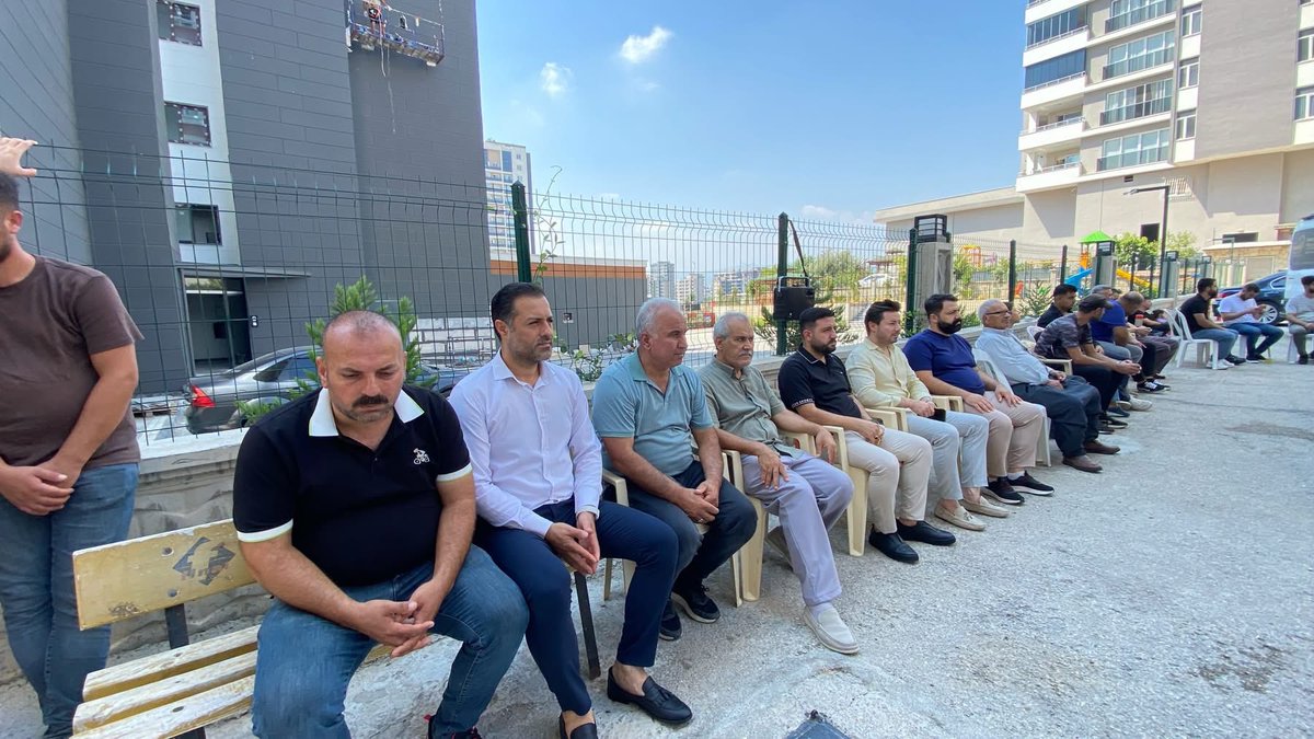 omerryasarrr's tweet photo. 📍Taziye Ziyareti

Mezitli İlçe Başkanlığı komşumuz, kıymetli kardeşimiz Fırat Kayar’ın vefatı dolayısıyla taziye ziyaretinde bulunduk.

İlçe Teşkilat Başkanımız Sayın Ömer Yaşar, İlçe Siyasi ve Hukuki İşler Başkanımız Sayın Hüseyin Soydan ve teşkilat mensuplarımızla birlikte merhum Fırat Kayar’ın ailesine ve yakınlarına başsağlığı dileklerimizi ilettik.

Merhuma Allah’tan rahmet; ailesine, sevenlerine ve tüm yakınlarına sabır ve başsağlığı diliyoruz.

Mekânı cennet, makamı âli olsun. 🤲