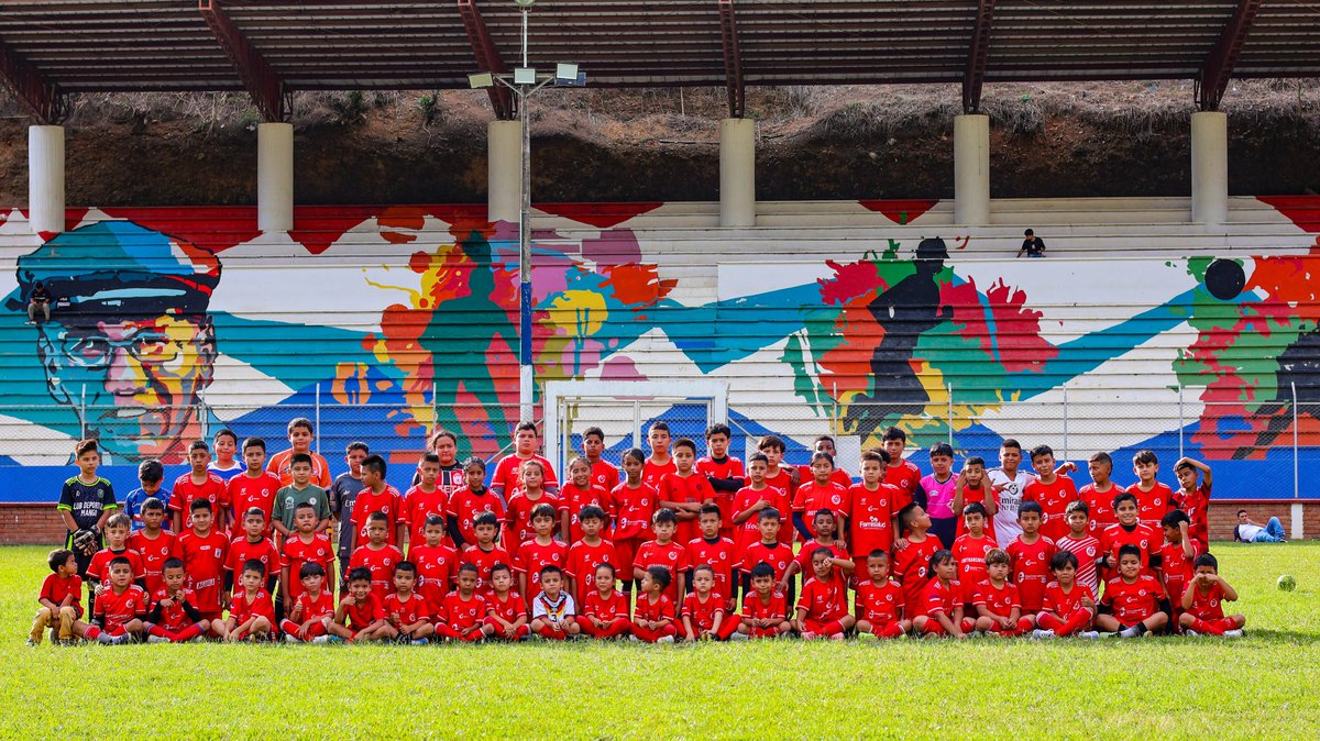 SemillasMicay's tweet photo. Un día normal en la oficina.
Más de 10 años trabajando desde el deporte para generar oportunidades, construir tejido social y abrir espacios de paz para nuestras comunidades. https://t.co/K5pefDuqDi
