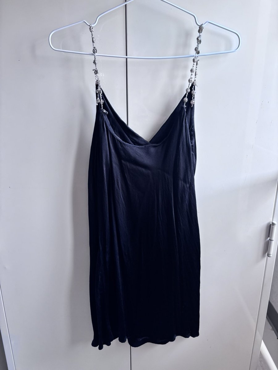 s_spaispaii's tweet photo. เดรสสลิปซาติน Zara 150฿
ราคาเต็มเกือบสี่พัน😭 https://t.co/WDizFtHZHh