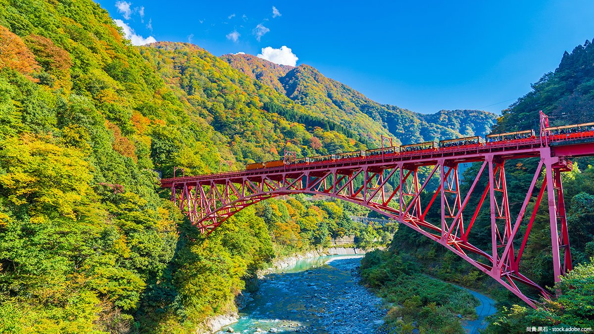tlife_hd's tweet photo. ／
テレビで紹介！黒部峡谷トロッコ電車に乗車🚃
＼

紅葉に彩られる秋の立山黒部アルペンルートへ🍁
黒部峡谷鉄道・宇奈月駅からトロッコ電車に乗って、大自然の絶景を満喫✨

人気の秋旅、ご予約はお早めに！

▼特集はこちら▼
https://t.co/hHcngj7JCq

#立山黒部アルペンルート #紅葉 #国内旅行 https://t.co/csggim2fJT