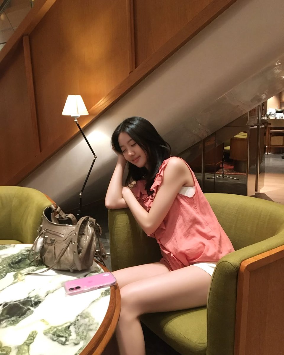 karinnyway's tweet photo. 260911 m1nkarin 인스타그램 #민가린 #가린 

1) ☕️
4) 강아지 뷰 ( ›＿‹ )♡ https://t.co/7xYTIUKuo8