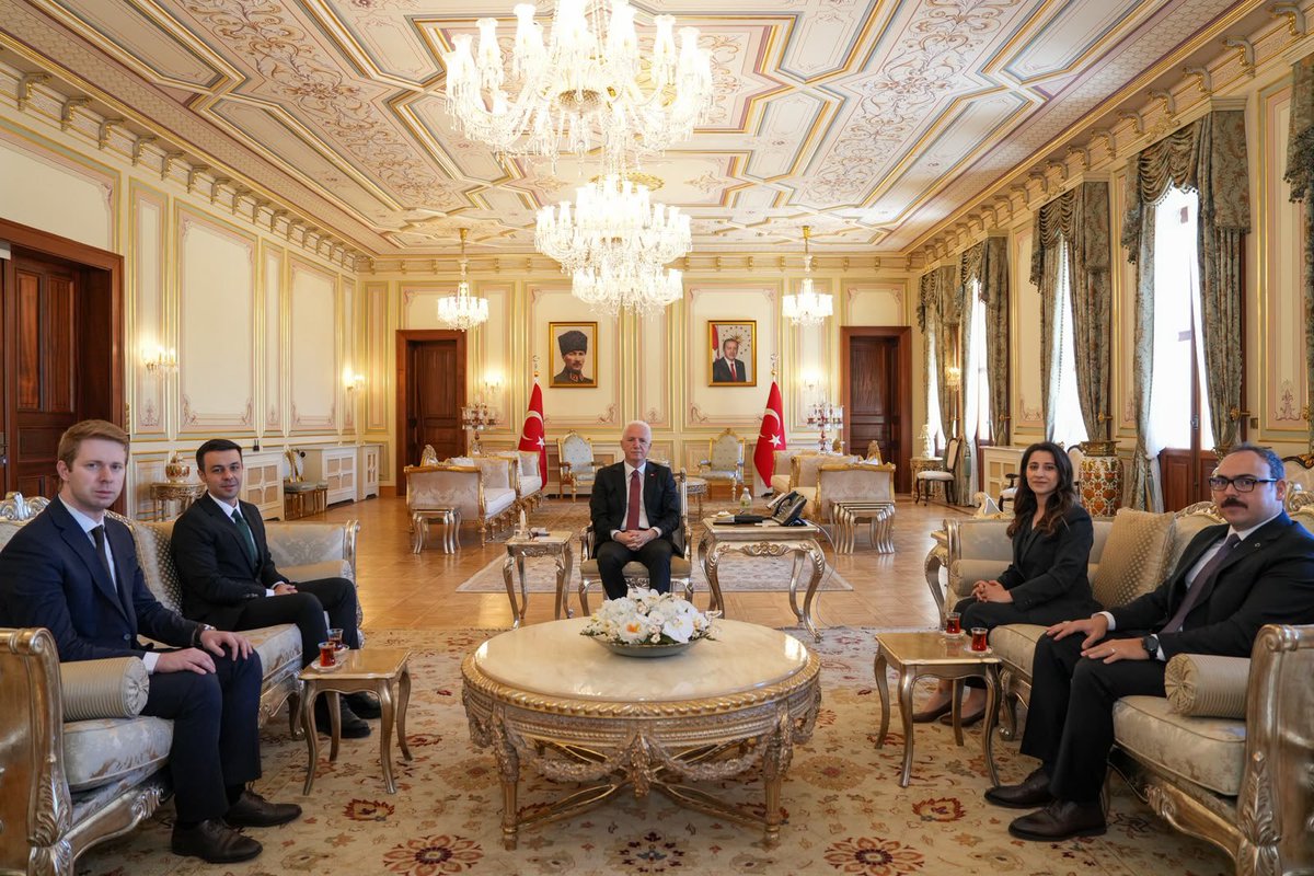 TC_istanbul's tweet photo. Valimiz Davut Gül, Göç İdaresi Başkanlığı Yabancılar Genel Müdürü Sayın Özge Kaplan ve beraberindeki heyeti kabul etti.

@gul_davut

📍İstanbul Valiliği https://t.co/Hsc54OM3RF