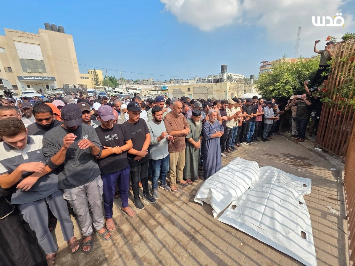 QudsNen's tweet photo. Another somber morning in Khan Younis, southern Gaza, as grieving Palestinian families bid farewell to two loved ones killed in Israeli airstrikes last night. https://t.co/lKAW7rkyss