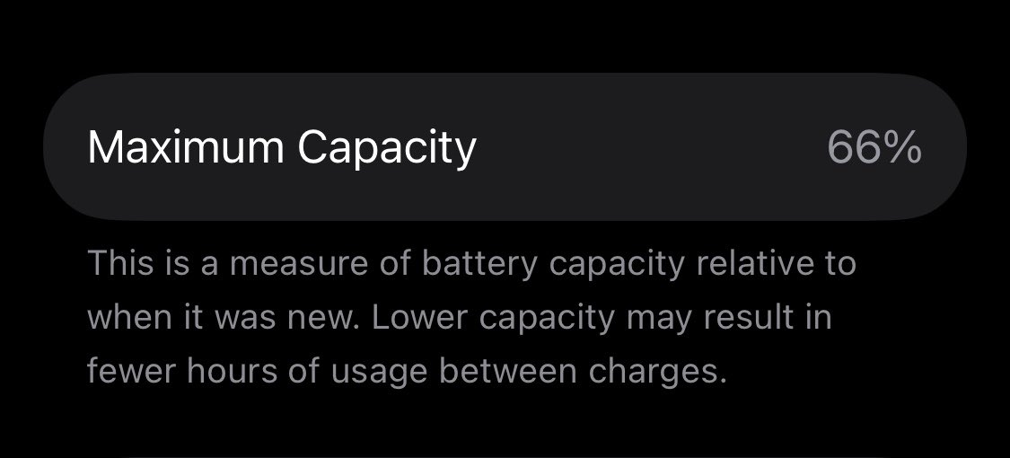 nyamyamk's tweet photo. iPhone13miniユーザーわい、まだ使えるまだいけると機種変更を見送っていたものの流石に充電が３時間くらいしか持たないので買い替える機運が高まってきた。
4ヶ月前まで剥き出しで使ってたところ、突然カバーを付けたくなって買ったばかりなんだけどな..! https://t.co/Metn4cOz8u