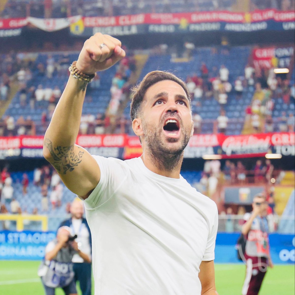 TouchlineX's tweet photo. 🚨 𝗝𝗨𝗦𝗧 𝗜𝗡: Real Madrid highly regard Cesc Fábregas and Mikel Arteta as possible future managers for the club.

The club is aware they need to rebuild the new generation, and now have an eye on these two managers who have a good track-record in squad building. https://t.co/zAtiFR0h9W