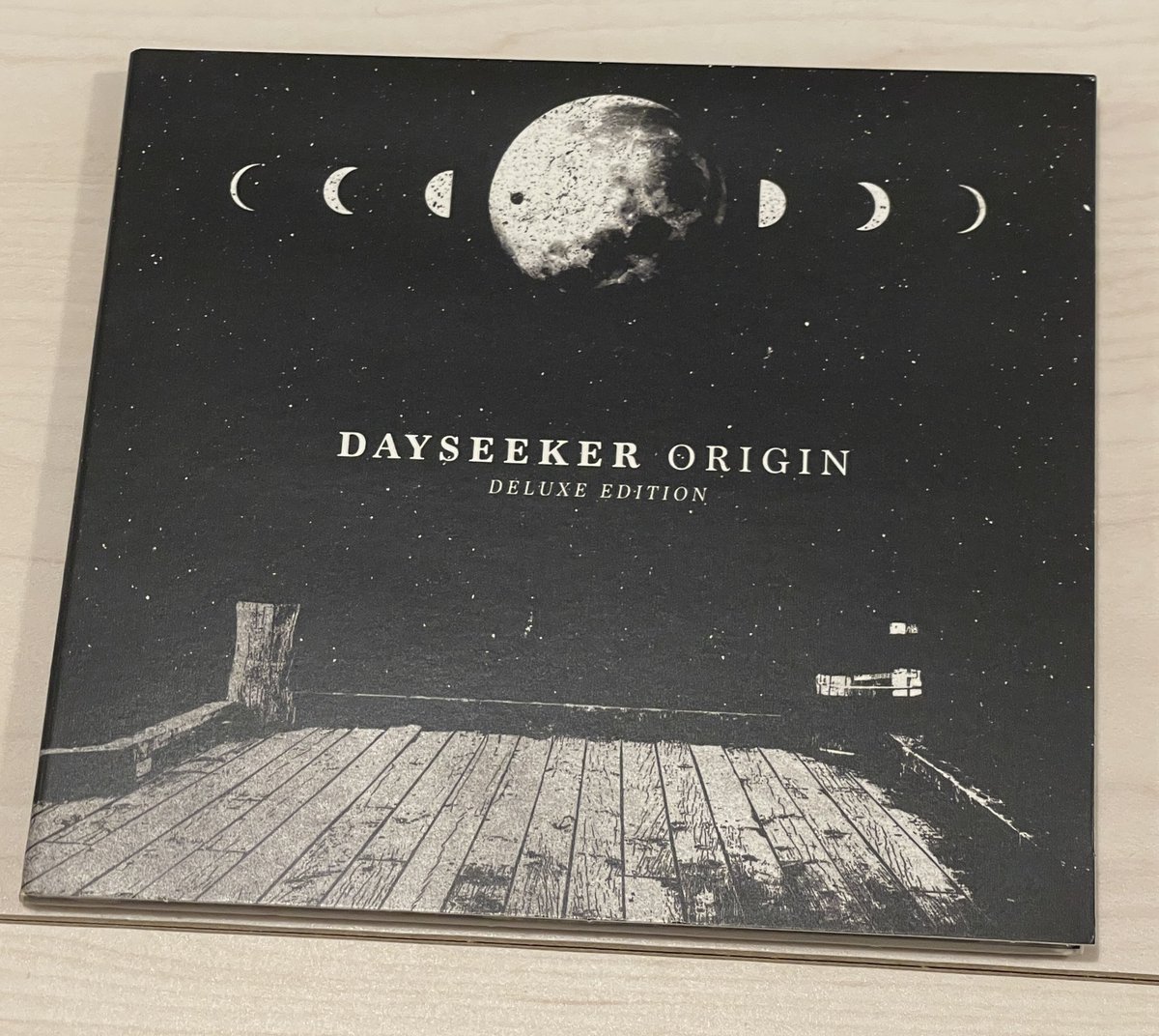 leafclover1202's tweet photo. ライブ行けなくなって落ち込んでるけど今やめちゃくちゃ貴重なDayseekerのOriginのDelux盤CDが手に入ったから少し救われている。
#Dayseeker https://t.co/USCfPEph6v