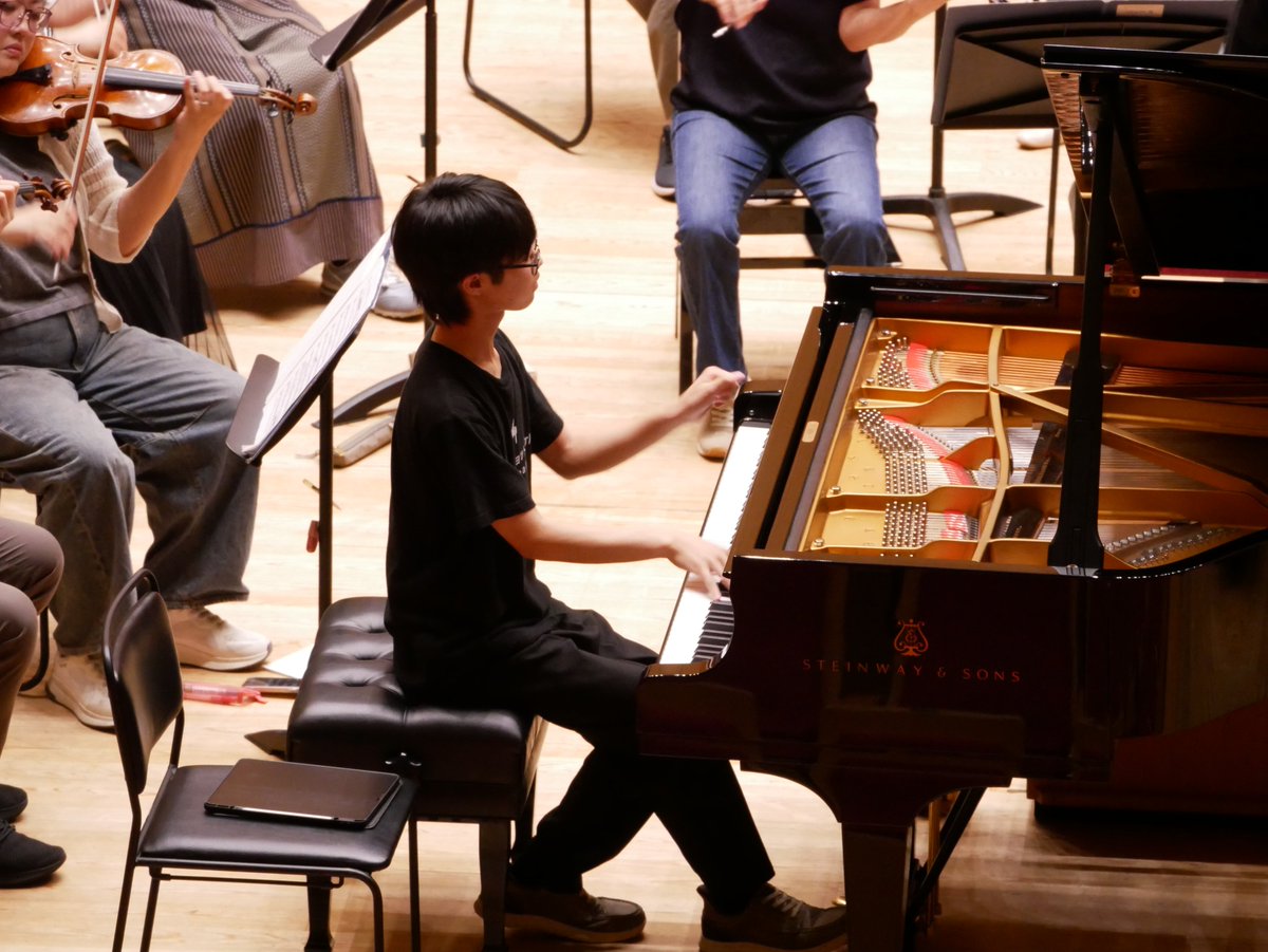 shizukyo_'s tweet photo. ＼明日の本番に向けてリハーサル中！／
9/12(土) #Playsガーシュイン vol.13

#竹本泰蔵 マエストロとは久しぶりの共演。

15歳のピアニスト #久保壮希（#そうちゃん）とは初共演です。

リハーサルでは互いにコミュニケーションを取りながら、音楽がどんどん深まっています。

明日の本番をどうぞお楽しみに✨

📍清水マリナート
🎫当日券は12:45～販売
S席残席わずか！

@takemoto_taizo @soki_piano