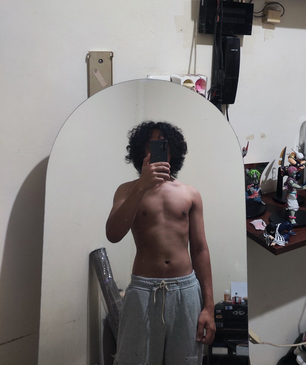 HatersSayur's tweet photo. Is this skinny fat, cuz my ribs are still visible https://t.co/hdURyU2nnH